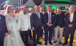 İzmir'de Özgür Özel ile birlikte nikah şahidi oldu