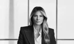 Melania Trump’ın Resmi Portresi Yayınlandı