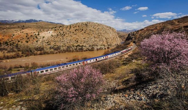 Turistik Tatvan treni sefere çıkıyor