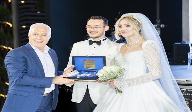 Görkemli düğünle dünyaevine girdiler