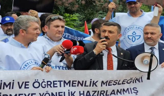 İYİ Partili Türkoğlu: Öğretmen boyun eğmez!