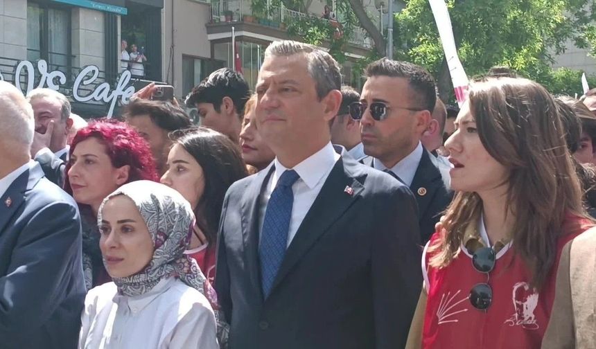 CHP Lideri Özgür Özel, Gençlerle Anıtkabir'e Yürüdü