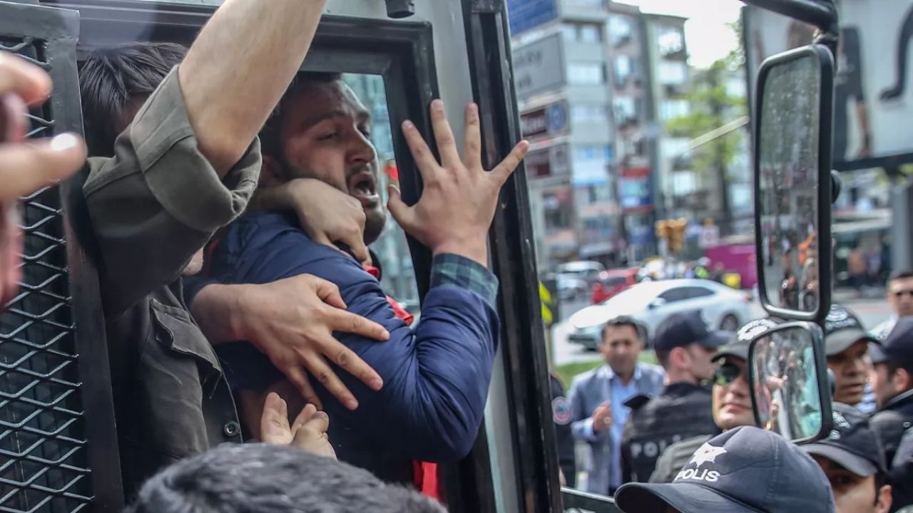 İstanbul'da 1 Mayıs Gösterilerinde Polis Müdahalesi!